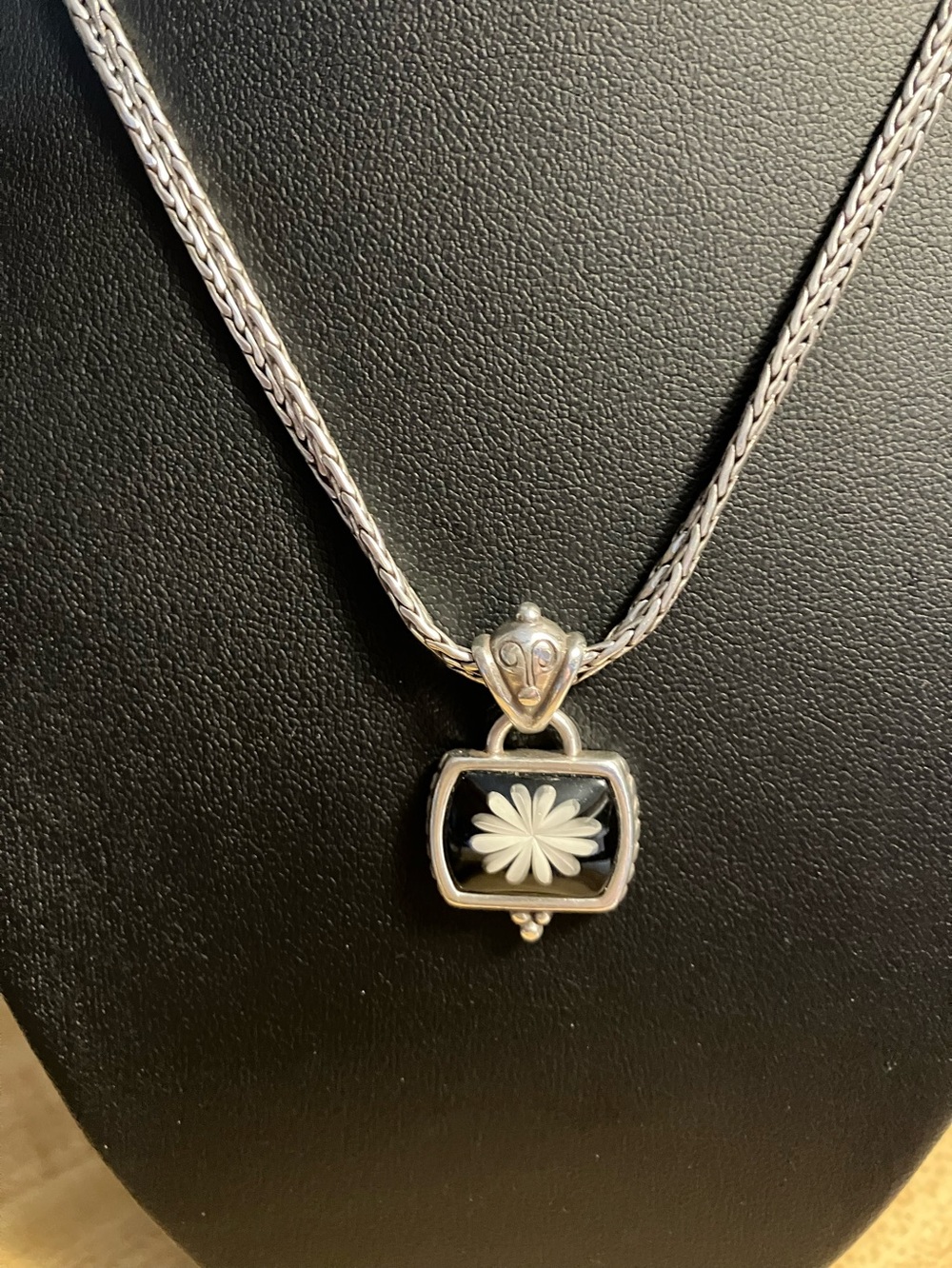 🌸Brighton’ Water Lily’ Necklace
